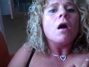 Doreen kommt mit dildo.mp4
